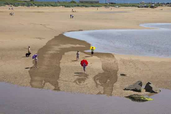 sea_takes_sand_drawing